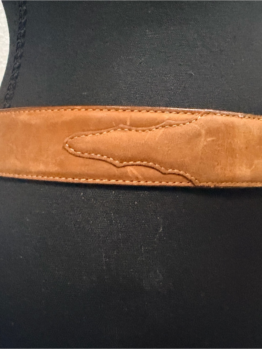 Classic Brown Leather Belt with Subtle Stitching - Picture 3 of 7
